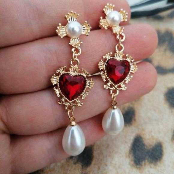 Red heart and pearl earrings- heart statement earrings- red earrings - Picture 2 of 4